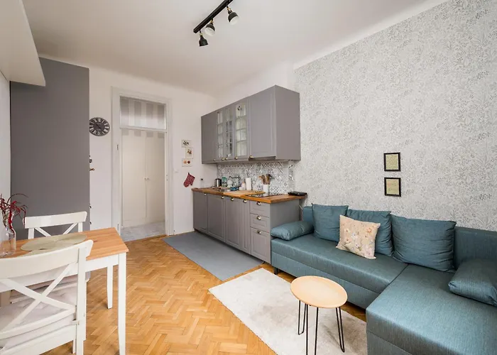 Metro Raclawicka Charming Apartment
